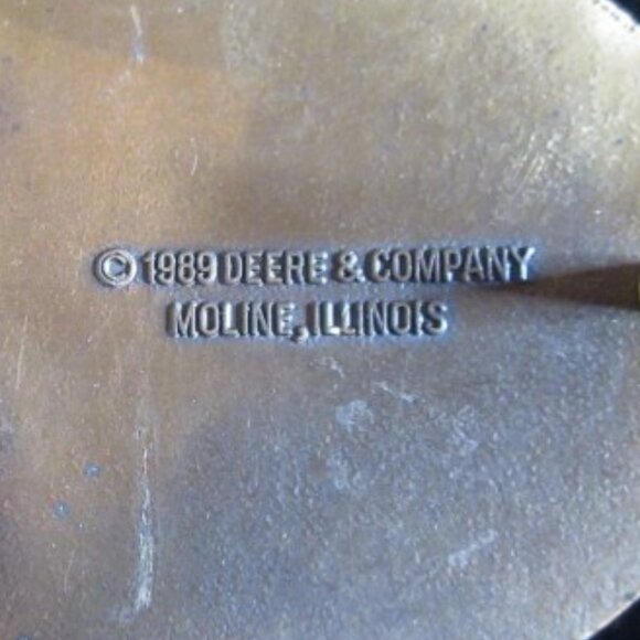 1989 John Deere New Five Series Round Balers Belt Buckle Moline, Illinois - Picture 3 of 3